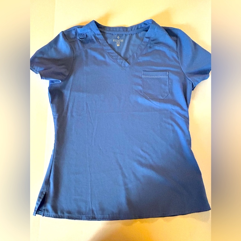 Med Couture Touch Tuck In Chest Pocket Scrub Top, Ladies Size M, Ceil Blue